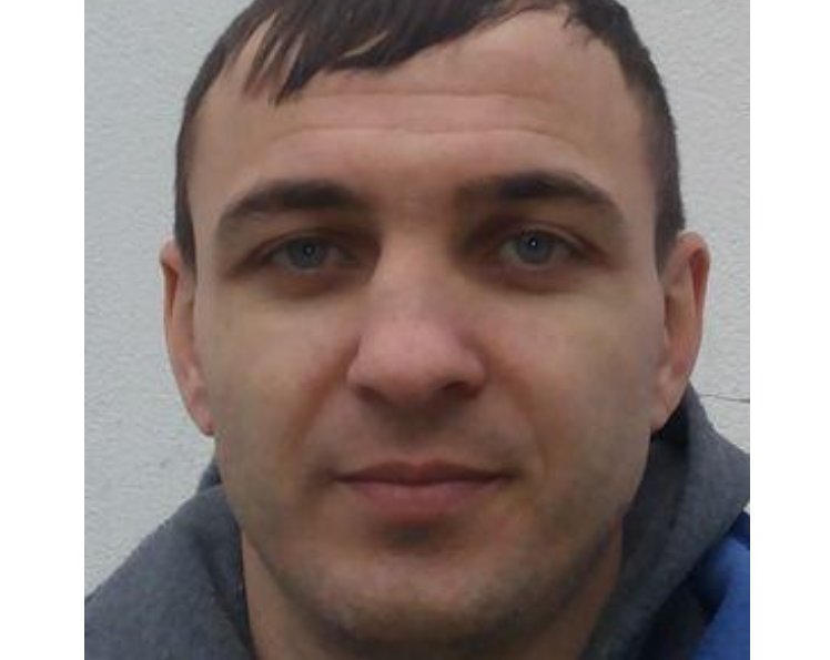 Преступник был одет в черный спортивный костюм и темные кроссовки / mk.npu.gov.ua