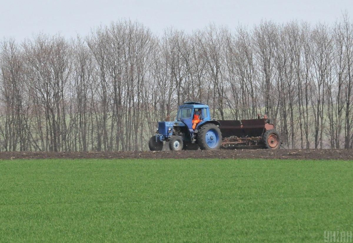 Зеленський підписав законопроєкт про захист прав українців щодо власності землі Зеленський підписав законопроєкт про захист прав українців щодо власності землі