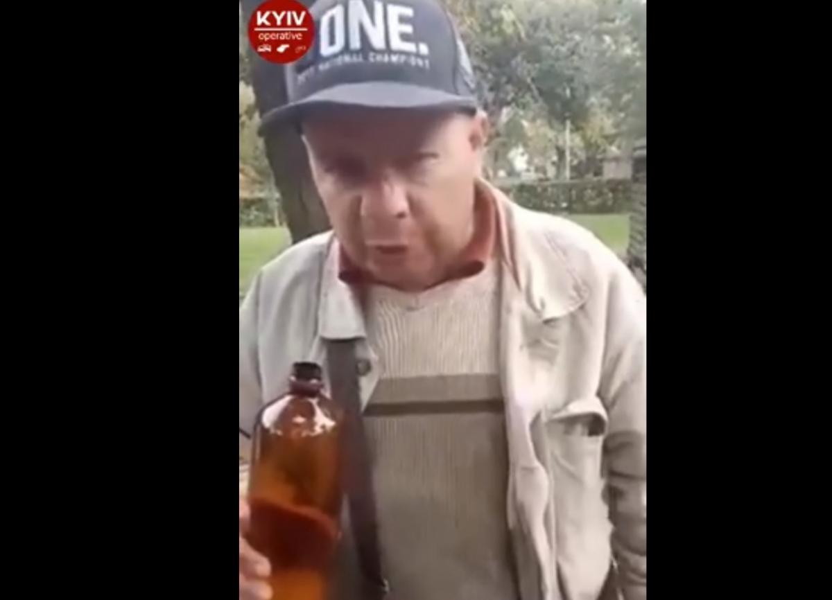 Мужчину передали полиции / скриншот Мужчину передали полиции / скриншот