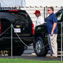 Трамп играл в гольф, пока на США надвигался разрушительный ураган