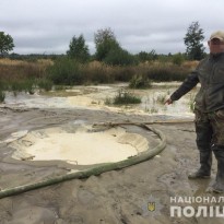На Житомирщине специальная группа полицейских будет вылавливать копателей янтаря (видео)