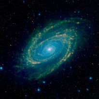В NASA показали, как светится космическая пыль от ультрафиолета