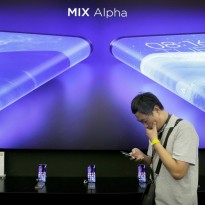 Xiaomi Mi Mix Alpha: представлен первый в мире смартфон с 108 Мп камерой и экраном на 180% площади (фото, видео)