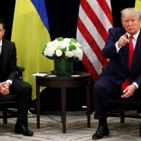Трампа призвали не запугивать тайного информатора, который написал жалобу (видео)