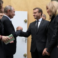 Макрон заявил, что Россия не является врагом НАТО