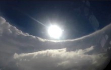 В сети показали видео пролета самолета через ураган "Дориан"