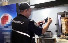 В Киеве проверят все точки продажи шаурмы после массового отравления студентов (видео)