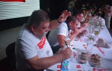 В Одессе состоялся чемпионат по скоростному поеданию фаршированной рыбы (фоторепортаж)
