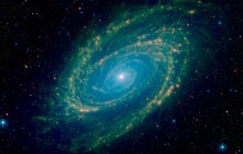 В NASA показали, как светится космическая пыль от ультрафиолета