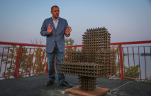 Парі із Зеленським: мер Дніпра показав відремонтований міст, на якому встановили "залізний трон" (фото)