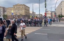 "Страна заборов": Росгвардия придумала оригинальный способ борьбы с "пешеходными протестами" (видео)