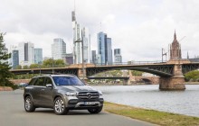 Один літр на 100 кілометрів: Mercedes показав гібридні версії своїх кросоверів (фото)