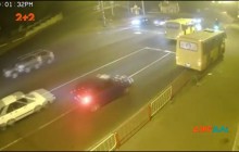 В Одесі маршрутка на тягачі знесла паркан, світлофор і поїхала далі (відео)