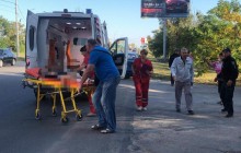 У Запорізькій області автомобіль збив двох малолітніх сестер, які раптово вибігли на дорогу