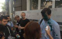 Захід "ХарківПрайду" хотіли зірвати - облили зеленкою Олеся Донія (фото, відео)