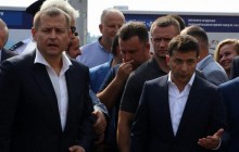 Зеленский на троллейбусе проинспектировал новый мост в Днепре и продолжил пари с Филатовым (видео)