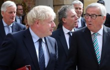 "Провел рукой по бедру": премьер Британии попал в секс-скандал (видео)