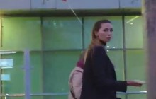 Донька Заворотнюк відвідала актрису в лікарні, в її руках була кулька з важливими словами (відео)