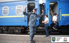 Во Львове встретили освобожденного из плена РФ матроса ВМС Украины (фото, видео)