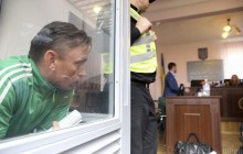"Мінера" мосту Метро в Києві повезли до психлікарні