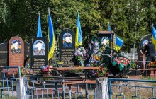 На Чернігівщині вандали понівечили надгробки загиблим на Донбасі воїнам