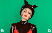 MARUV підірвала мережу відвертими фото у латексному костюмі та пеньюарі (фото)