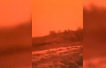 Марсианские пейзажи: лесные пожары в Индонезии "раскрасили" небо в "кровавый" цвет (видео)