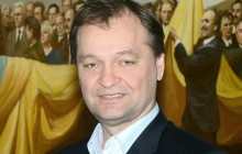 Одной рукой голосует, а другая под столом: журналисты разоблачили амурного депутата от ОПЗЖ (видео)