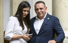 У МОН відреагували на скандальні заяви нардепа про люки біля школи та "батьків-довбо**бів"