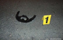 В Николаеве иностранец порезал ножом свою девушку, а затем пытался бежать из города в парике и накладной бороде