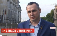 Сенцов зняв плакат на свою підтримку перед посольством РФ у Берліні (відео)