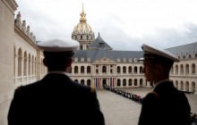 Выстроилась внушительная очередь: в Париже прощаются с экс-президентом Шираком (фото)