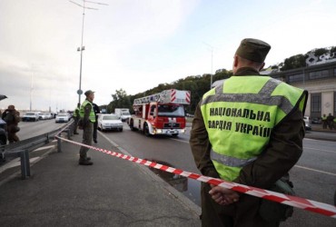 Unidentified man threatens to blow up Kyiv's Metro Bridge
