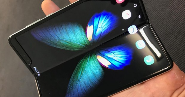 Samsung похвасталась продажами смартфона с гибким экраном Galaxy Fold ...