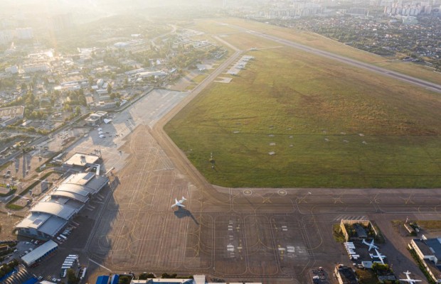 Аеропорт «Київ» завершив ремонт злітної смуги - завтра відновить роботу (фото)
