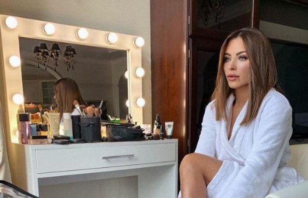 40-річна Ані Лорак оголила стрункі ноги (фото)