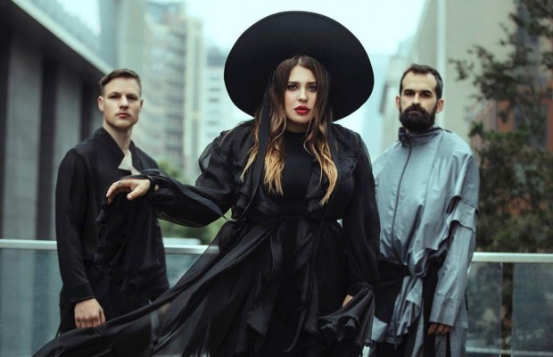 Солістка гурту KAZKA шокувала мережу "качиними" губами і безглуздим макіяжем (фото)