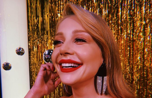 Тіна Кароль розбурхала Instagram сукнею з високим розрізом (фото)