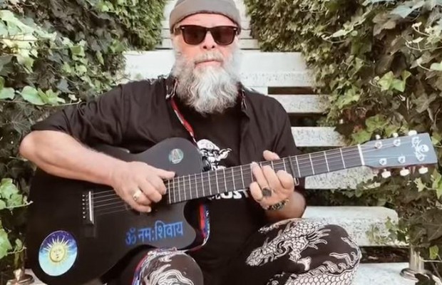 «Вечерний м***звон»: Борис Гребенщиков спел песню о пропагандистах (видео, 18+)