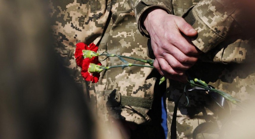 One Ukrainian soldier killed, another wounded in action in Donbas on April 18