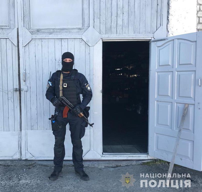 Обыски проходят в рамках уголовного производства / фото facebook.com/mvs.gov.ua Обыски проходят в рамках уголовного производства / фото facebook.com/mvs.gov.ua
