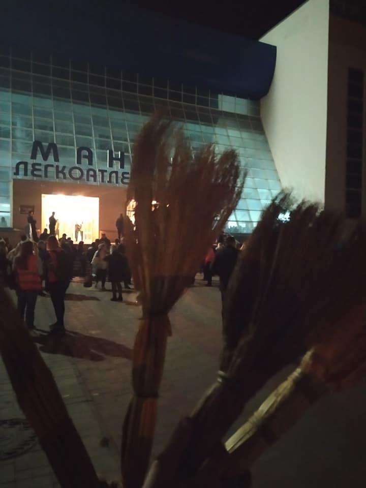 Винника зустрічали з віниками / facebook.com/Serhii Suprun Винника зустрічали з віниками / facebook.com/Serhii Suprun