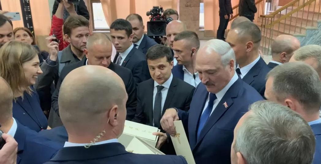 Презенты главы государств получили 4 октября / фото Украинские новости