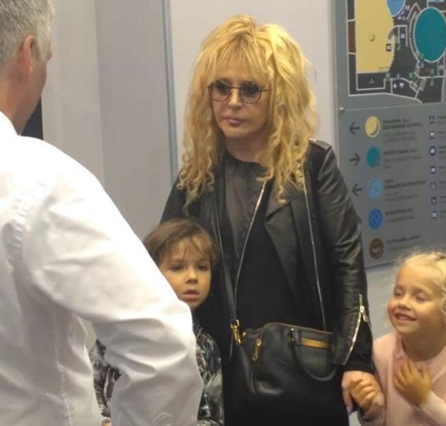 Багато хто відзначив блідість Примадонни / фан-група Пугачової в Instagram