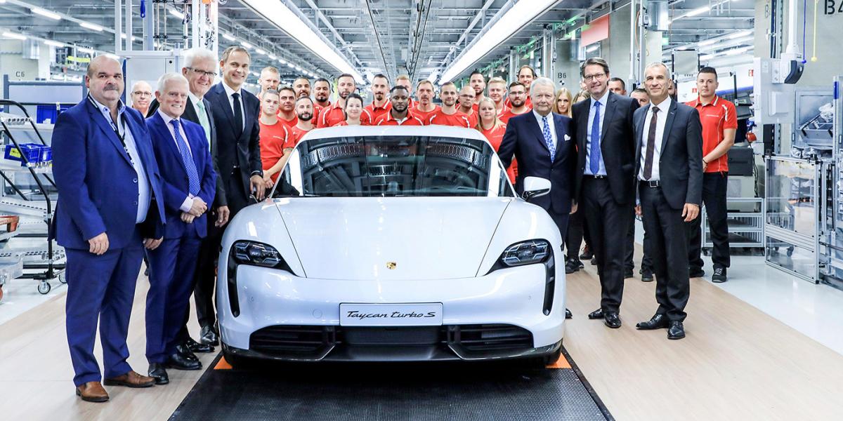 Porsche показала на видео сборку Taycan / фото Porsche Porsche показала на видео сборку Taycan / фото Porsche