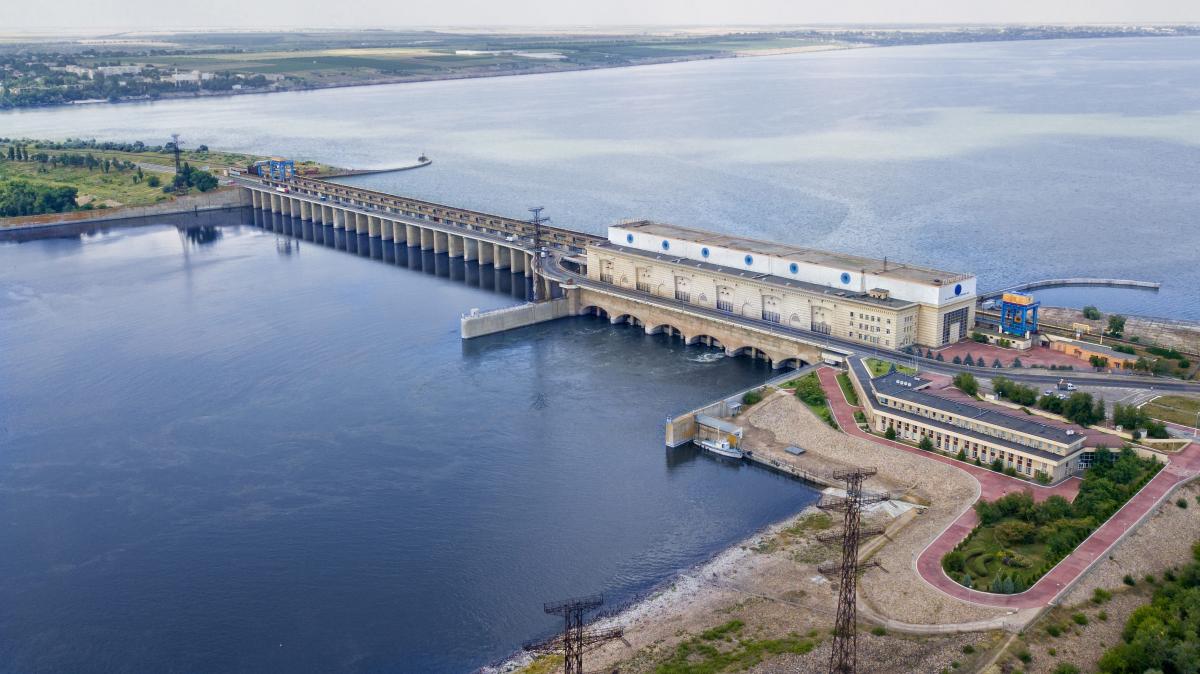 Каховская ГЭС в районе Новой Каховки / Фото uhe.gov.ua