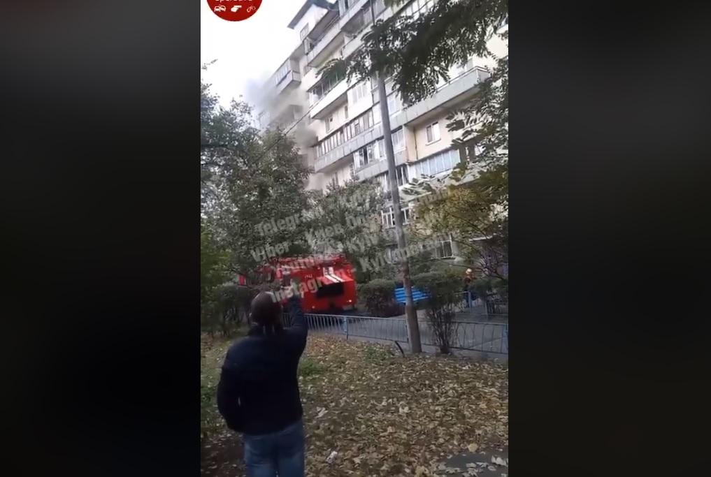 В Киеве горит многоэтажка / Скриншот - Facebook, Киев оперативный В Киеве горит многоэтажка / Скриншот - Facebook, Киев оперативный