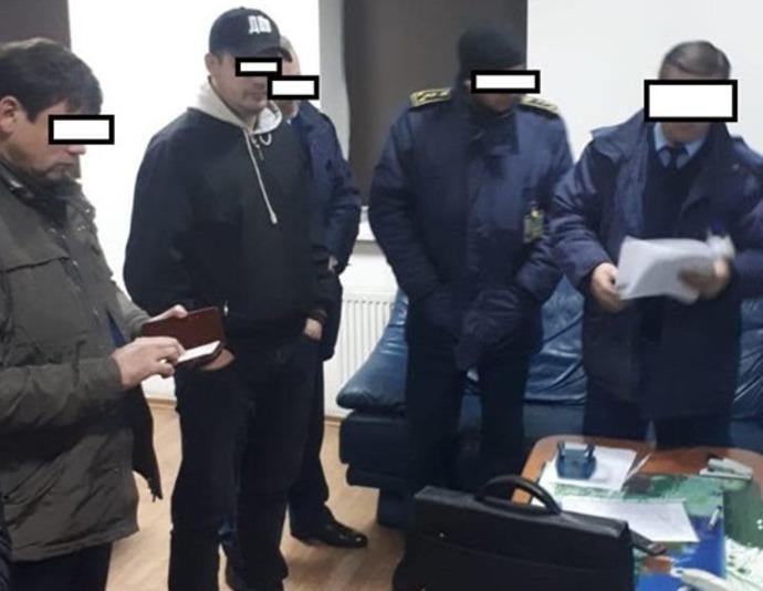 ДБР викрило схему імпорту нового одягу під виглядом секондхенда / фото facebook/ol.varchenko ДБР викрило схему імпорту нового одягу під виглядом секондхенда / фото facebook/ol.varchenko