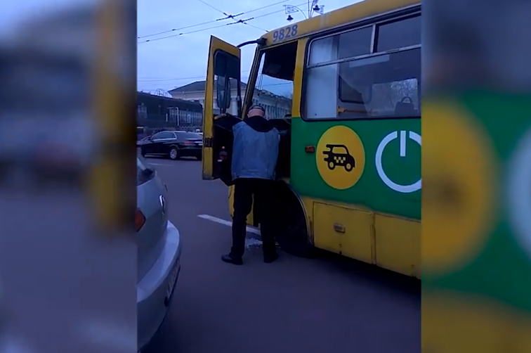 Видео инцидента опубликовали в соцсети / скриншот