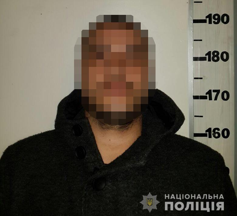 Киевлянина задержали у него же дома / полиция Киева Киевлянина задержали у него же дома / полиция Киева